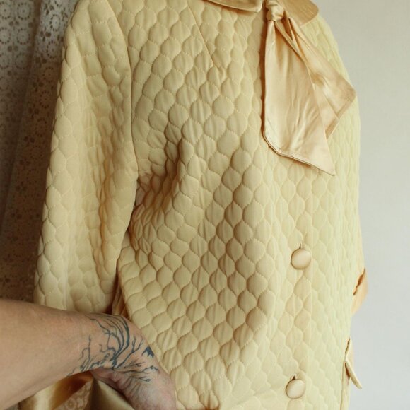 Vintage 1960s Robe, Gossard Artemis Golden Yellow Quilted Bed Jacket, Pointed - Picture 7 of 10